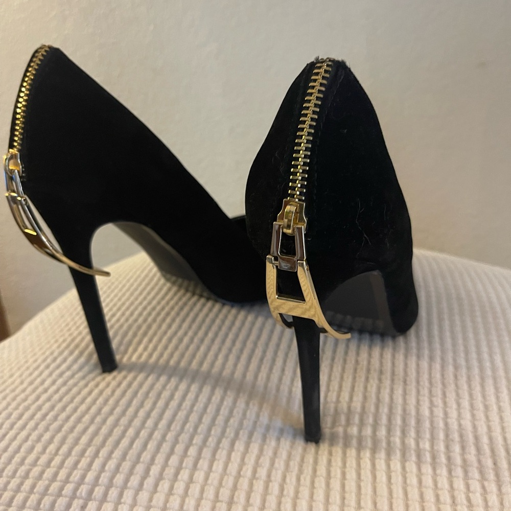 Lock’d in Place Pumps